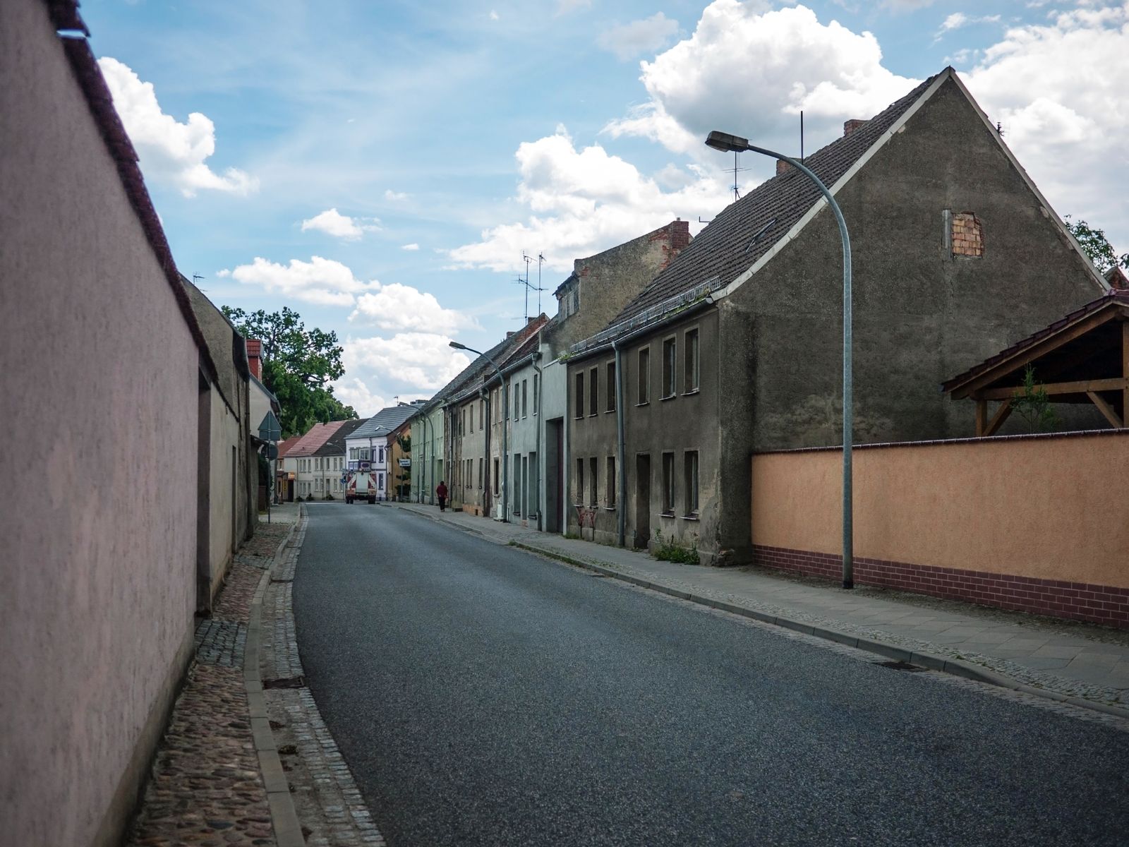 Fehrbellin-Berliner Strasse-Mauer